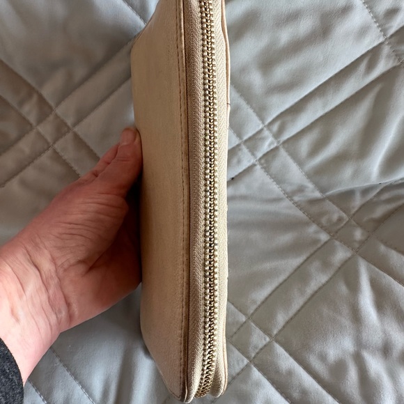 COACH Leather Zip Around Wallet in Soft Cream Pebbled Leather with Gold Hardware - Picture 4 of 10